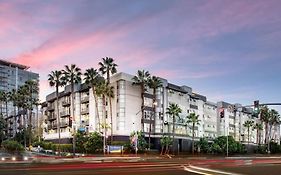 Villa Marina - Modern & Immaculate, Spacious, Gated Condo With Fireplace Pool, Gym, 2 Master Bedrooms
